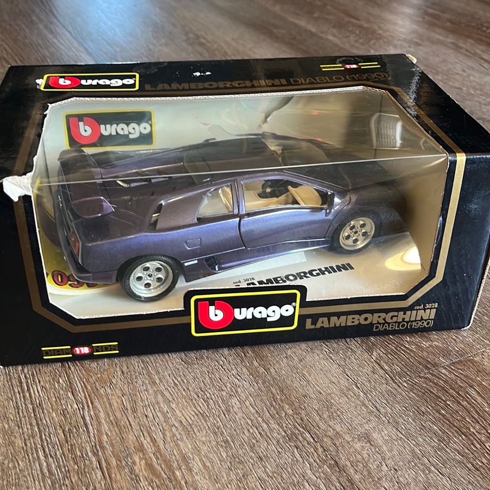 Burago 1/18 Scale Diecast - 3028 Lamborghini Diablo 1990